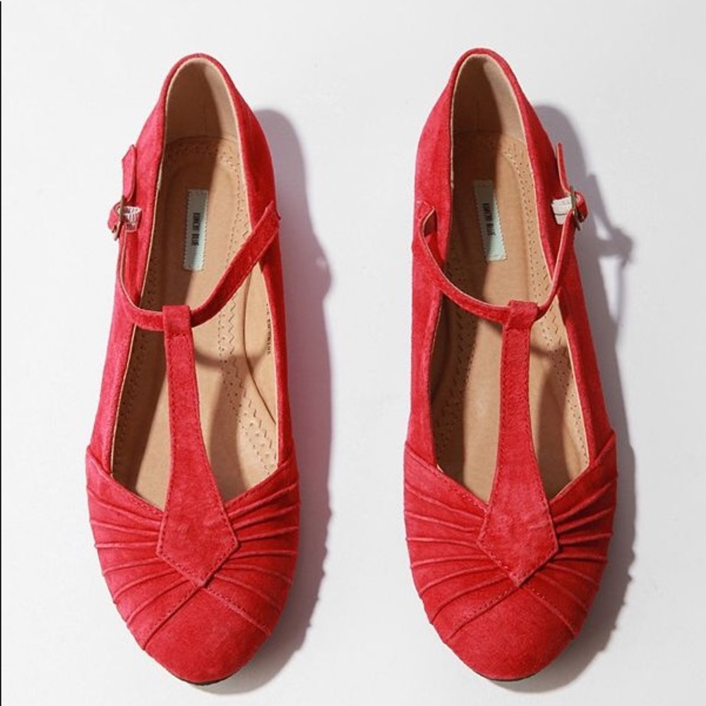 Red suade pleaded skimmer sz 8 urban outfitters